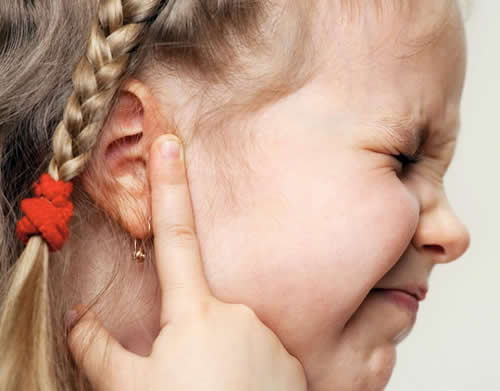 孩子耳朵疼是什么原因 孩子耳朵疼是什么原因引起的