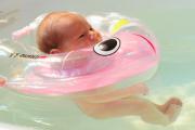 婴儿游泳的好处与弊端 婴儿游泳的好处与弊端视频