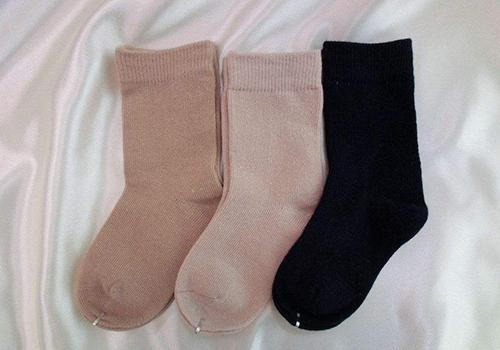 冬天穿袜子睡觉好吗（冬天穿袜子睡觉好吗?）