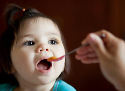 6个月的宝宝一天吃几次辅食 6个月婴儿辅食一天吃几次