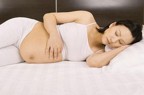 孕期侧睡会压着宝宝吗（孕晚期侧着睡会压着宝宝吗）