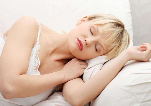 起荨麻疹睡觉方面需要哪些注意 睡觉起来荨麻疹就严重
