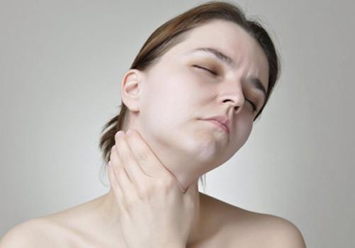 喉咙痛耳朵痛是什么原因 牙龈肿痛喉咙痛耳朵痛是什么原因