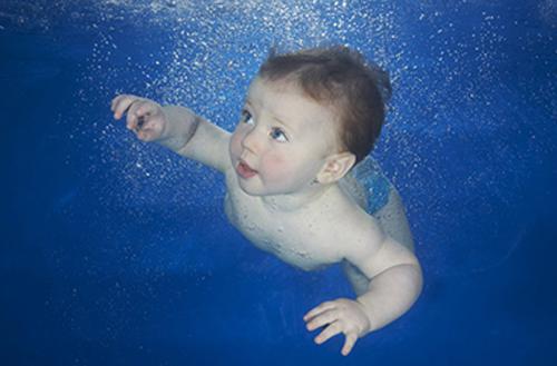 宝宝隔几天游一次泳（婴儿可以隔天游一次泳吗）