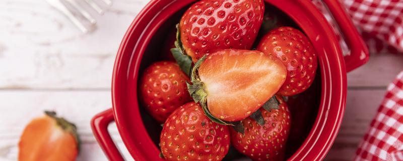 草莓白色是没熟吗 草莓白色部分可以吃吗