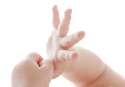 宝宝手足口病后指甲脱落怎么回事 孩子手足口病后指甲脱落怎么回事