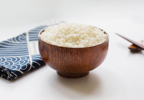 米饭有点馊味还能吃吗 米饭有一点点馊味吃了没事吧