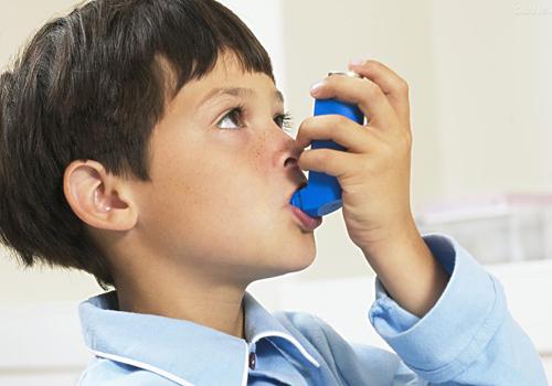 哮喘是怎么引起的 哮喘是怎么引起的成都中医哮喘电话是多少
