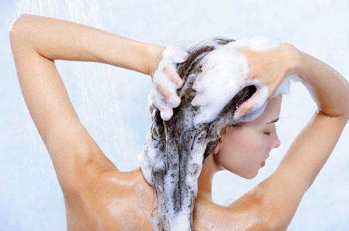 洗头发的正确方法（茶籽饼怎么洗头发的正确方法）