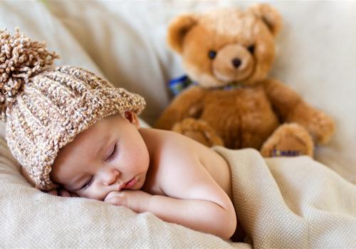 宝宝错误的睡姿有什么影响（婴儿错误睡姿）