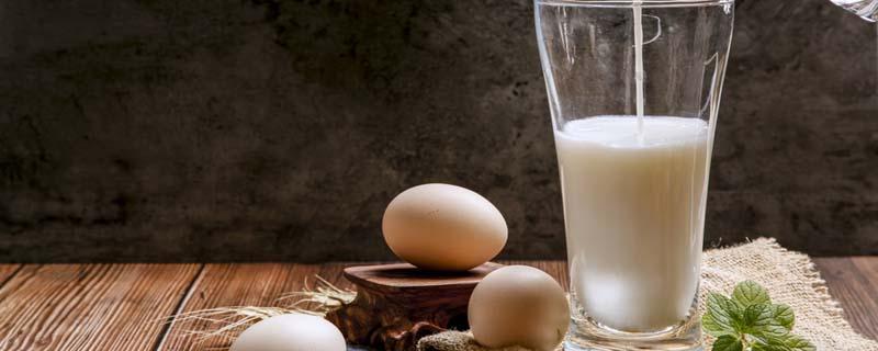 牛奶和奶粉哪个营养高 牛奶和奶粉哪个热量高