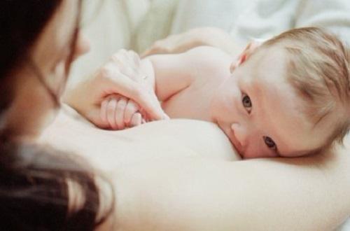 宝宝吃母乳有什么好处 吃母乳的宝宝好处