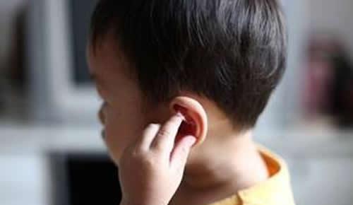 小孩耳朵痛是怎么回事 小孩耳朵疼是咋回事