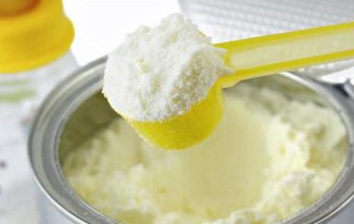 劣质奶粉与正常奶粉的区别（劣质奶粉与正常奶粉的区别是什么）