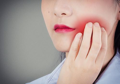 什么病可能引起牙痛 什么病可能引起牙痛鼻炎结膜炎
