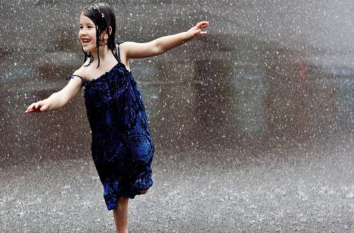 下雨天散步好吗 下雨天散步好吗图片