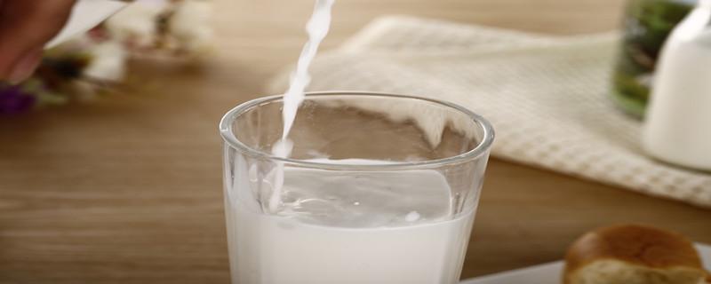 冲奶粉可以用凉白开水加热水吗（冲奶粉用开水和凉白开水可以吗）