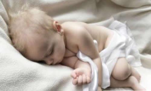 小孩晚上睡觉出汗是什么原因（四岁小孩晚上睡觉出汗是什么原因）