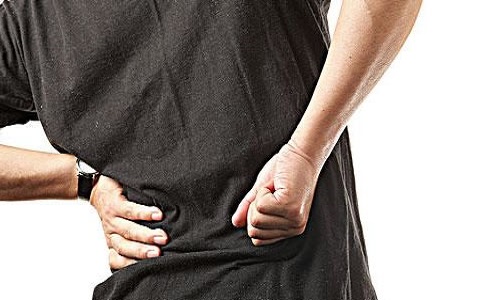 男人腰痛是什么原因引起的（腰疼痛是什么原因 男人）