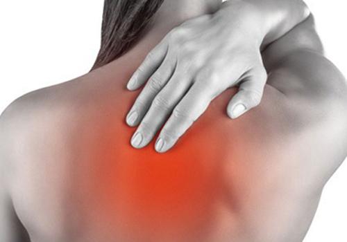 后背疼痛是什么原因 后背疼痛是什么原因男性