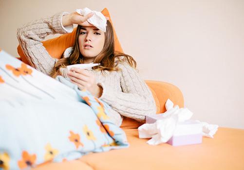 女性月经期感冒怎么办（女性月经期感冒怎么办?能吃药吗?）