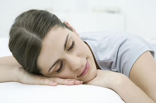 睡觉流口水是怎么回事 为什么睡觉老是流口水很臭