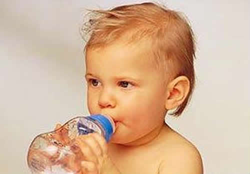 宝宝喝水多好不好 宝宝喝水喝得多好不好
