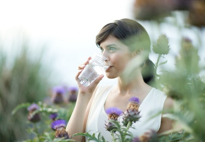 女人多喝水的好处 女人多喝水的好处 这几个时间一定要喝水