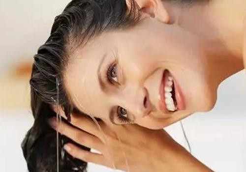 7个错误洗头方式，可能导致脱发、头屑！第一个就很多人中招