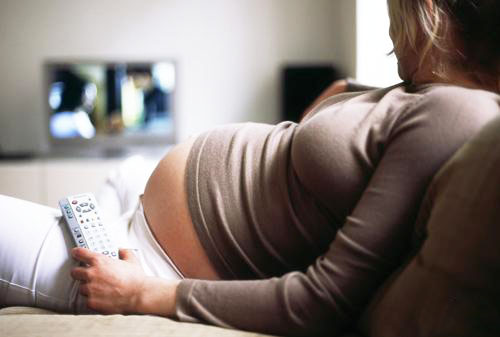 孕妇熬夜对胎儿有什么影响 孕晚期孕妇熬夜对胎儿有什么影响
