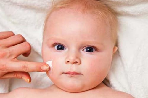 宝宝湿疹母乳擦脸吗 婴儿湿疹用母乳洗脸好吗