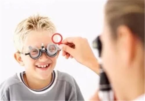 儿童近视眼怎么恢复视力（儿童近视眼怎么恢复视力矫正）