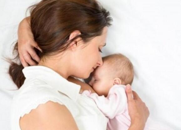 母乳常温下能保存多久（母乳常温下保存多久?）