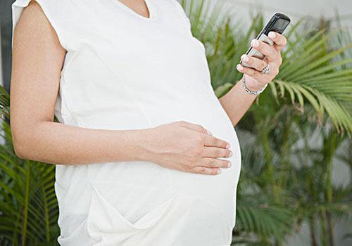 孕期经常受手机辐射宝宝易多动 怀孕期间用手机对宝宝的辐射大吗?