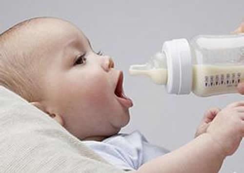 母乳和奶粉能一起吃吗（母乳可以跟奶粉一起吃吗）