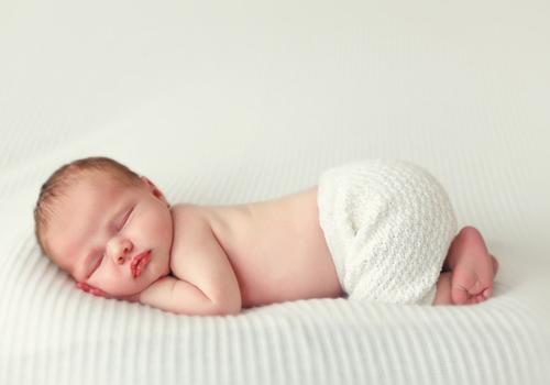 宝宝睡觉后脑勺出汗是什么原因（宝宝睡着后脑勺出汗是啥原因）