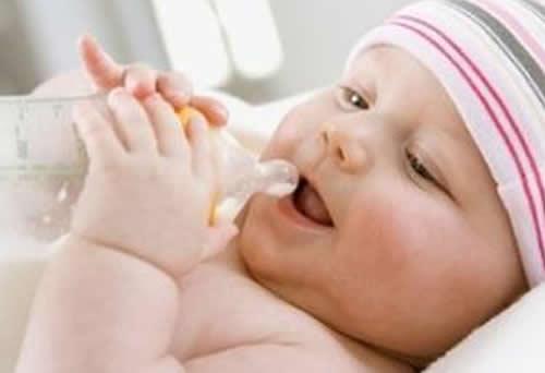 吃配方奶粉需要喝水吗 婴儿吃配方奶粉需要喝水吗