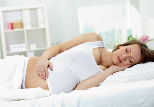 怀孕什么睡姿对胎儿好 怀孕什么睡姿对胎儿好一点