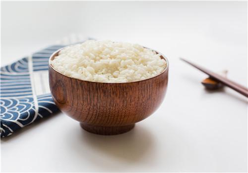 煮饭要放多少水 面条和米饭哪个容易胖
