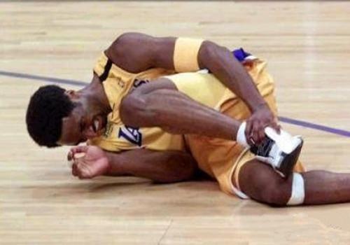 打篮球扭伤脚踝怎么处理好得快（打篮球扭伤脚踝怎样处理?）