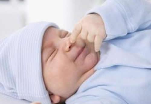 一个月宝宝感冒鼻塞怎么办 一个月的宝宝有点感冒鼻塞怎么办