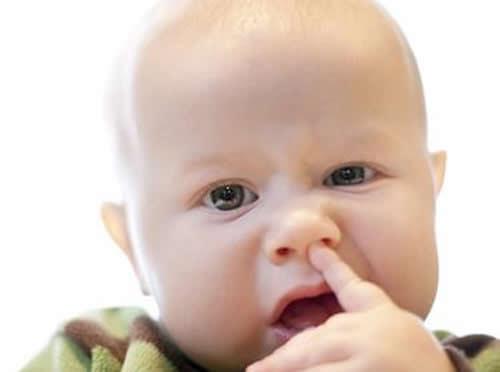 宝宝鼻子里有鼻屎不通气怎么办 两个月宝宝鼻子里有鼻屎不通气怎么办