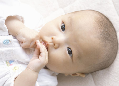 新生儿喉咙呼呼响是怎么回事（新生儿喉咙呼呼响是怎么回事啊）