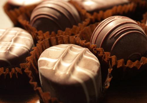 吃黑巧克力可以止咳吗 吃黑巧克力可以止咳吗吗