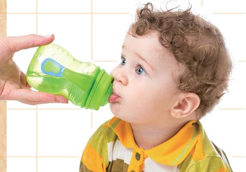 宝宝不肯喝水怎么办 宝宝不肯喝水怎么办视频