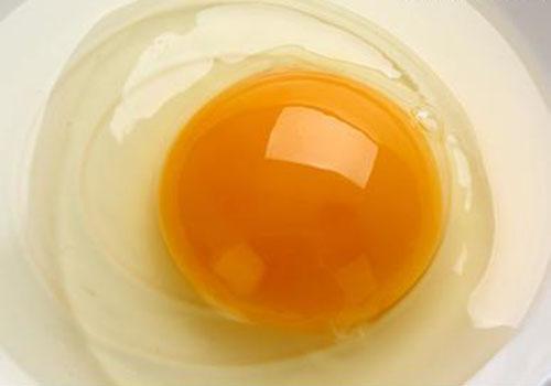 土鸡蛋蛋黄是什么颜色 如何辨别土鸡蛋