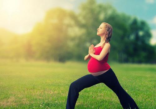 孕妇练瑜伽有什么好处 孕妇瑜伽的好处和坏处