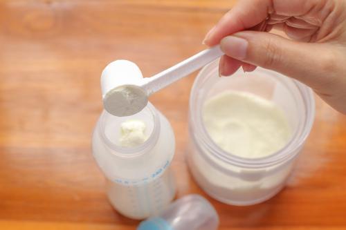 奶粉冲好多久孩子就不能喝了 宝宝冲的奶粉过多久就不可以喝了