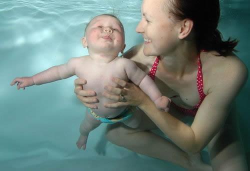 宝宝游泳需要准备什么 两岁宝宝游泳需要准备什么