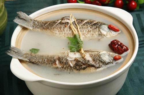 吃什么鱼能降低胆固醇 吃什么鱼能降低胆固醇呢